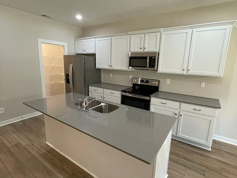 459 Troubadour Ln — Photo 8