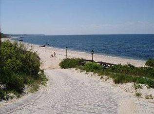 4 Hornpipe Dr, Riverhead, NY 11901