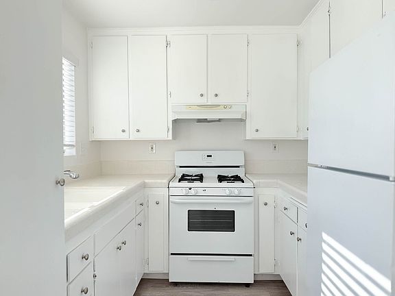 2nd image of 4639 Iowa St #303