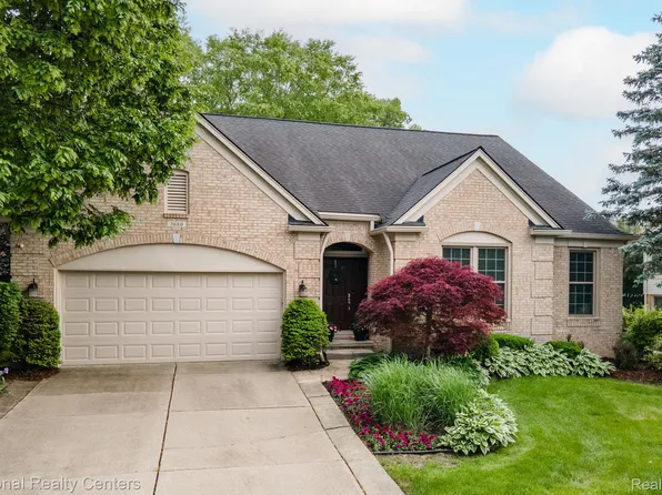 3680 Hidden Forest Dr, Orion, MI 48359