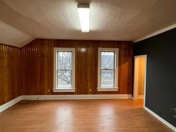 462 W Wabasha St #B, Winona, MN 55987