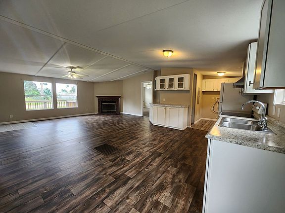 5th image of 16881 SE 9th St