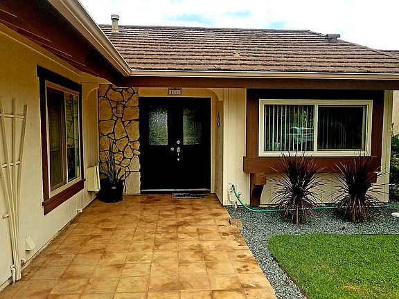 2nd image of 1161 Calle Del Baston