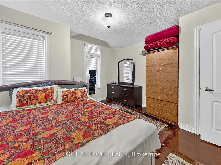54 Boundbrook Dr — Photo 35