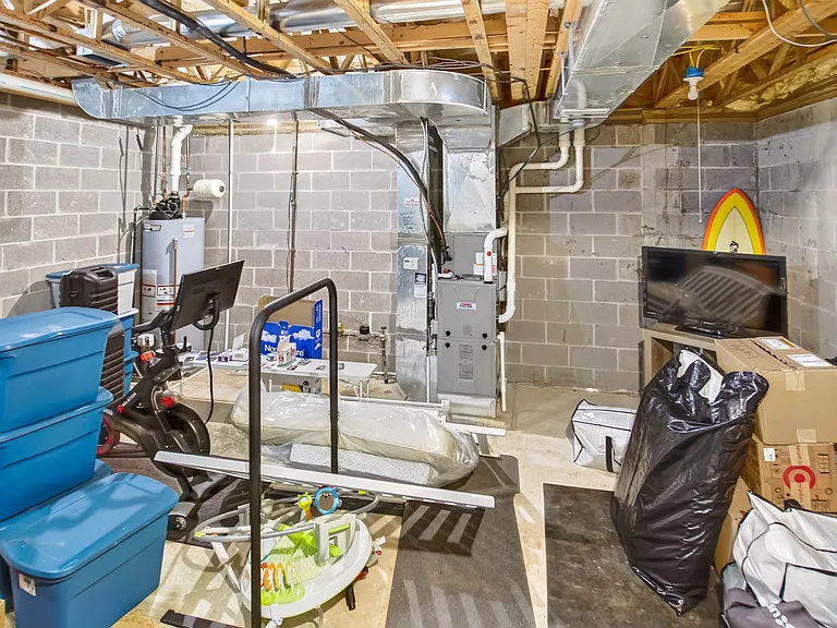 10933 Detroit Ave — Photo 31