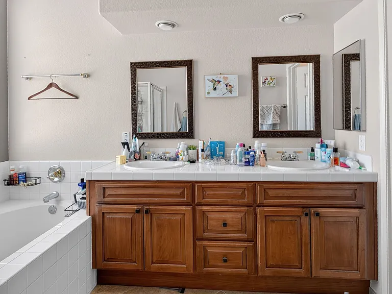 1528 Knoll Park Gln — Photo 16