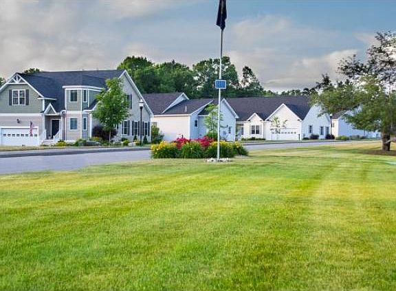 4th image of 7 Sugar Plum Ln