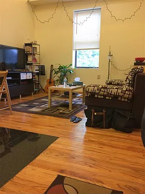 Rented by R New York | media 10