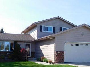 8980 Lakeview Cir, Parma, OH 44129