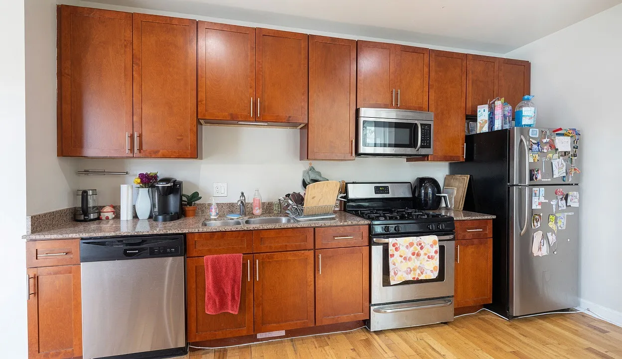2046 W Touhy Ave — Photo 2