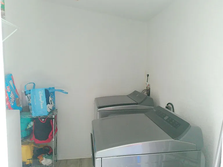 410 Indiana Ave — Photo 20