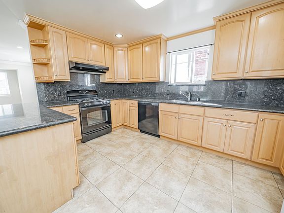 4th image of 702 W Macarthur Blvd #702A