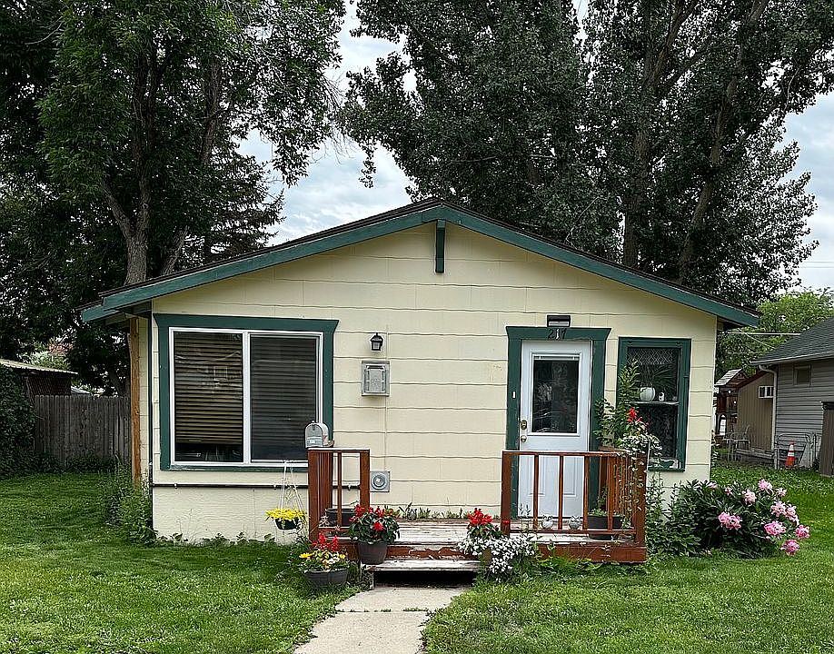 1st image of 217 1st Ave N