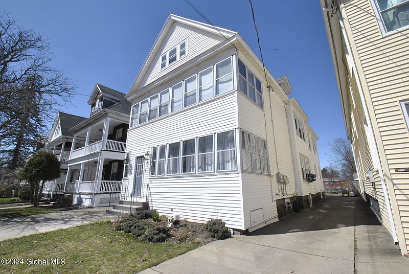3rd image of 65 Summit Avenue