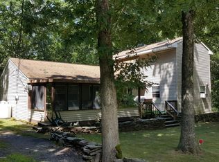 208 Lower Lakeview Dr, Hawley, PA 18428