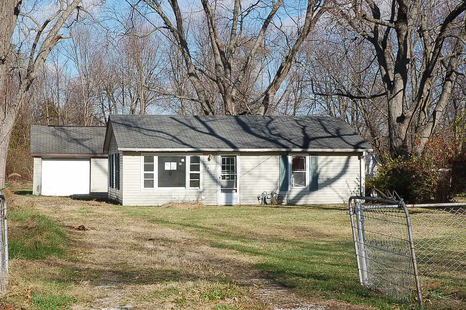 428 E Hillshire Rd photo 1