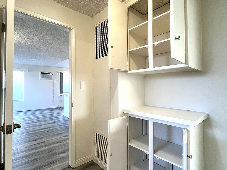 1706 Granville Ave #8 — Photo 9