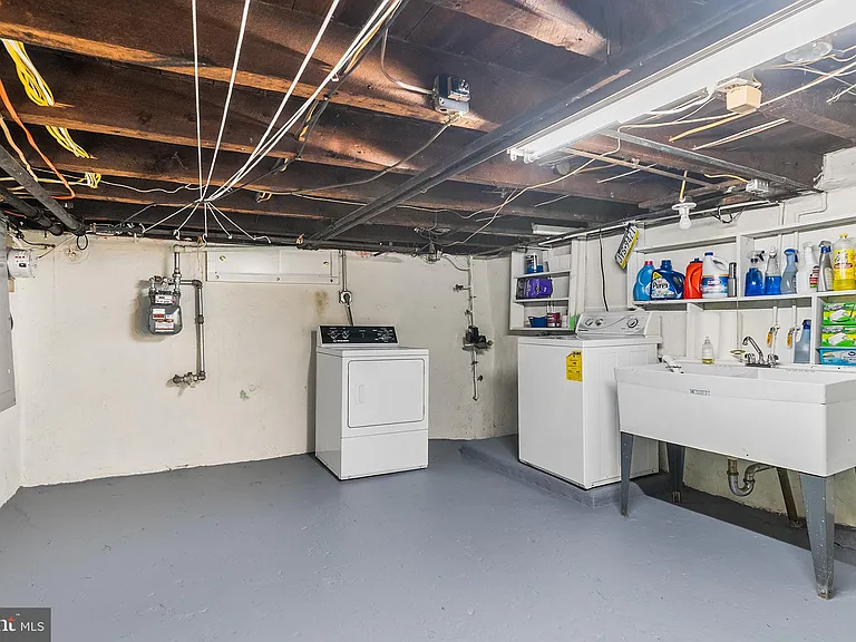 1725 S Iseminger St — Photo 12