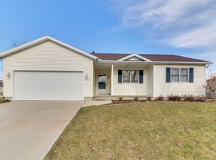 2605 Carrington Ln, Bloomington, IL 61705