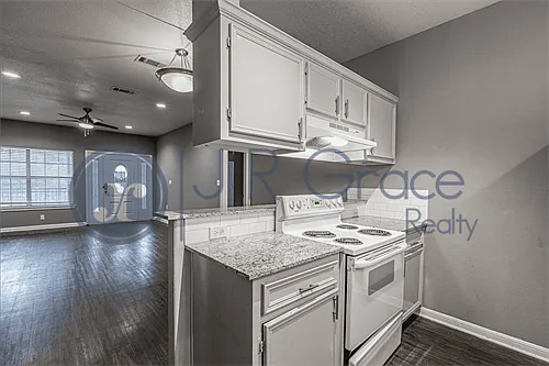 1521 Bagby Ave — Photo 2