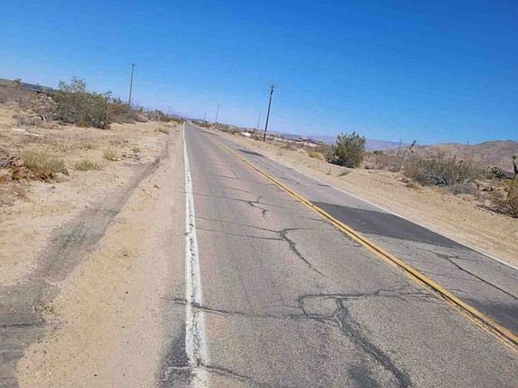 Exterior Neighborhood (street photo)