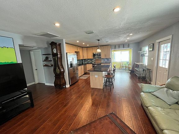 5th image of 2919 E Jefferson St