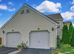 8 Hawthorne Ct, Freehold, NJ