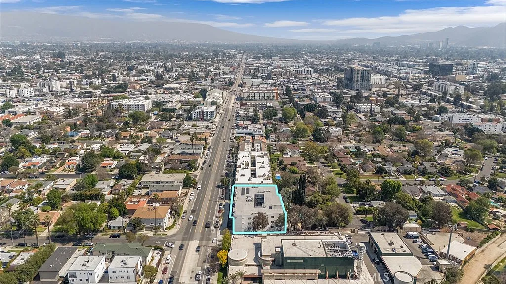 Building Photo - 11616 Burbank Blvd #305