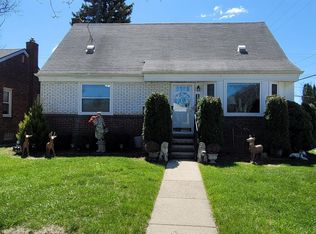 14301 Manhattan St, Oak Park, MI 48237