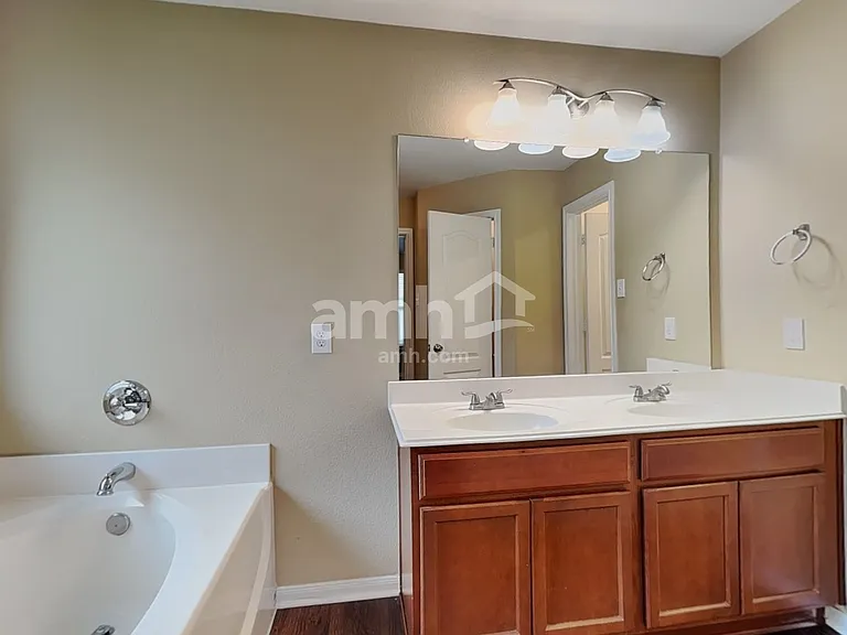 28606 Lockeridge Farms Dr — Photo 12