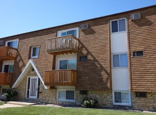 1531 Pioneer Rd, Crest Hill, IL 60403