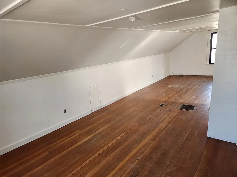 640 Howard St — Photo 14