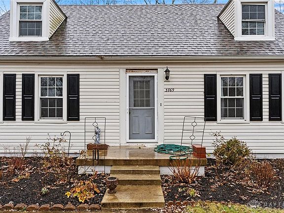 4th image of 3769 Woodman Dr