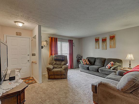 5th image of 6233 Fox Run Ln