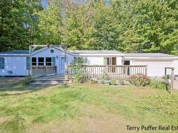 5245 S Brooks Rd, Fruitport, MI 49415