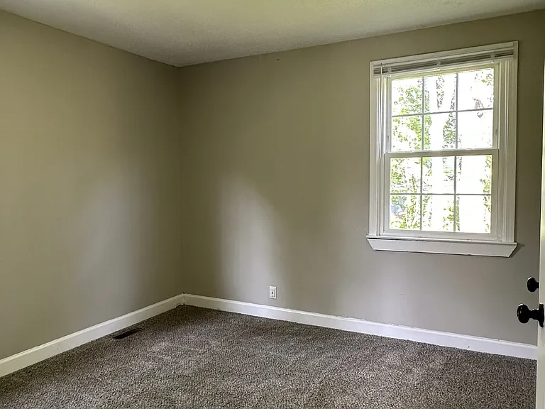 50 Maple St — Photo 10