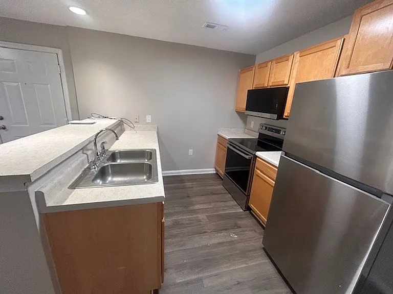 906 Howard St — Photo 21