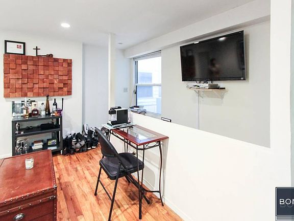 4th image of 123 Bank St APT 150