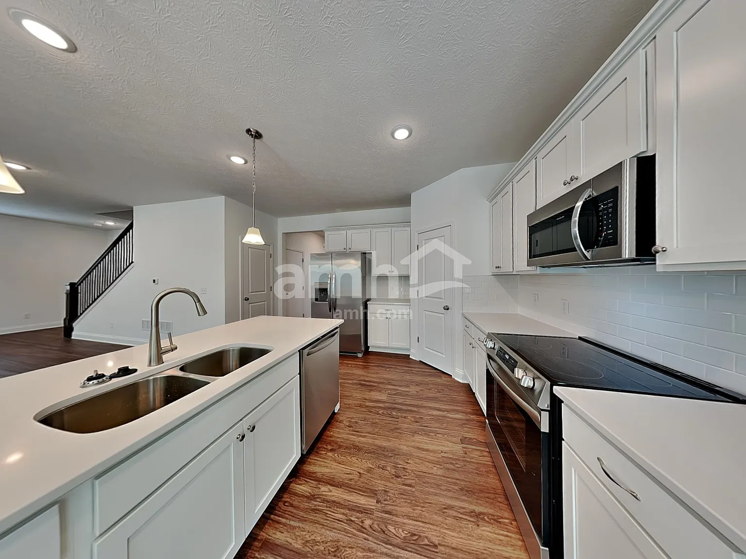 4 bed, 2.5 bath, 2297 sqft, $3,100 — Photo 3