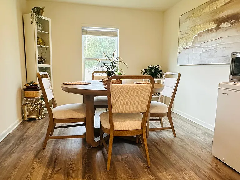1233 Chester Ave — Photo 5