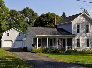 916 S Franklin St, Greenville, MI 48838