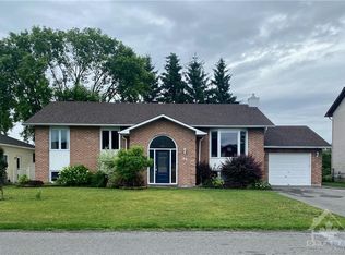 40 Lapointe Blvd, Russell, ON K0A1W0