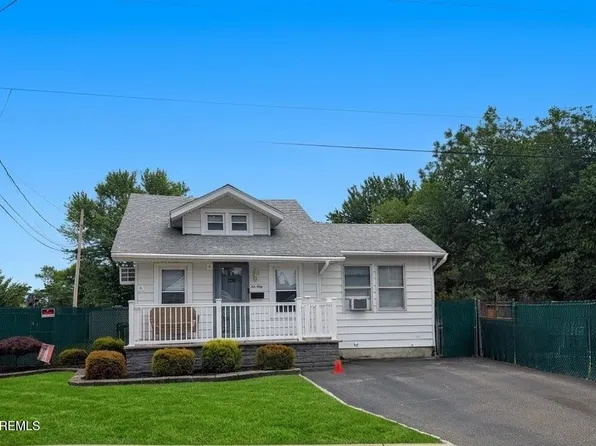 1050 Woodmere Drive, Keyport, NJ 07735