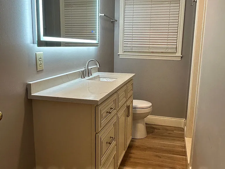 910 Moore Ave — Photo 3