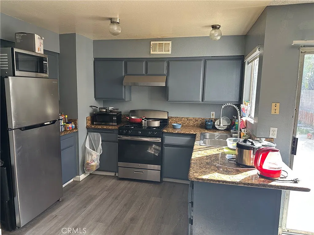 3 bed, 1230 sqft, $3,300 — Photo 4