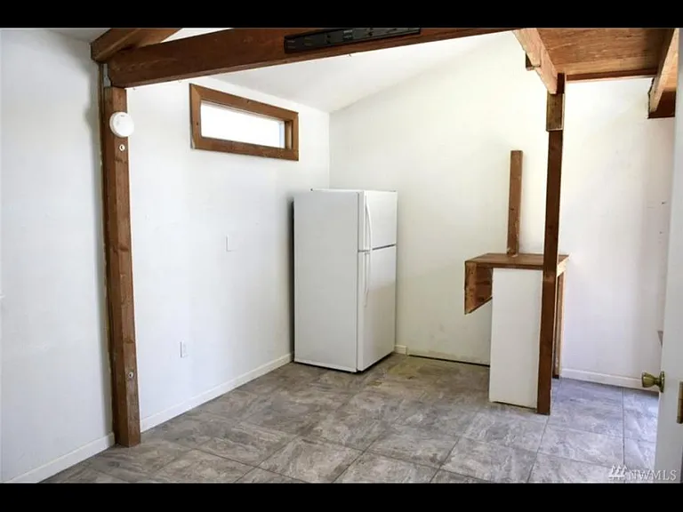 903 W 5th Ave — Photo 31