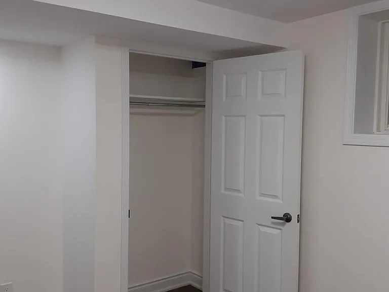 6607 Song Bird Cres #BASEMENT — Photo 7