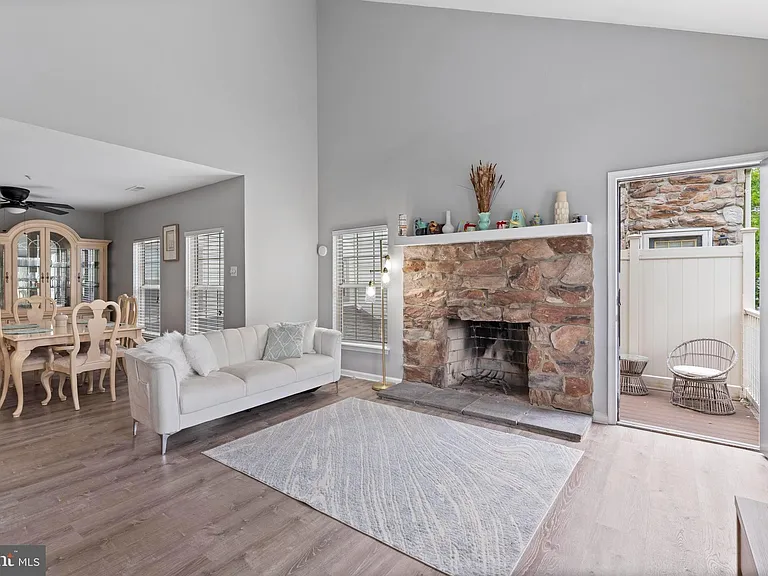 206 Remington Ct — Photo 5
