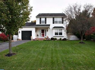 2 Orlando Dr, Sicklerville, NJ 08081