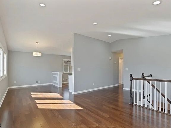 5th image of 1405 Sloane Blvd